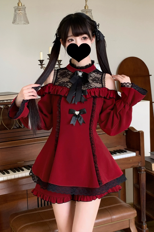 地雷オフショルペプラムトップス+フリルショートパンツ