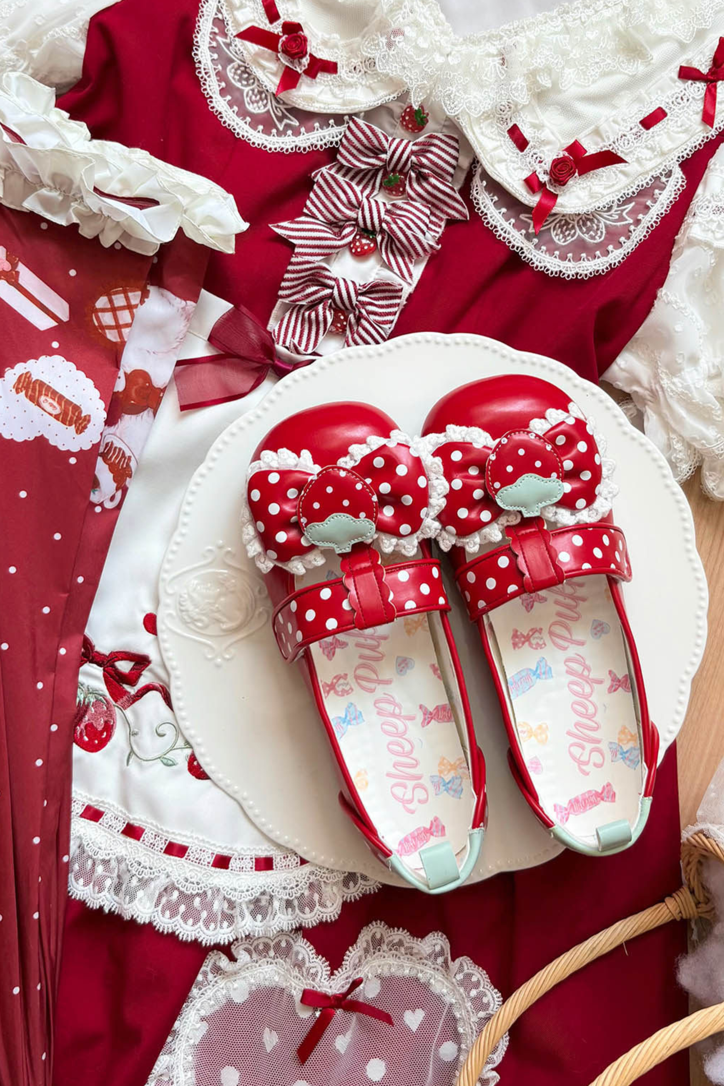 ストロベリーポルカドットフラットシューズ