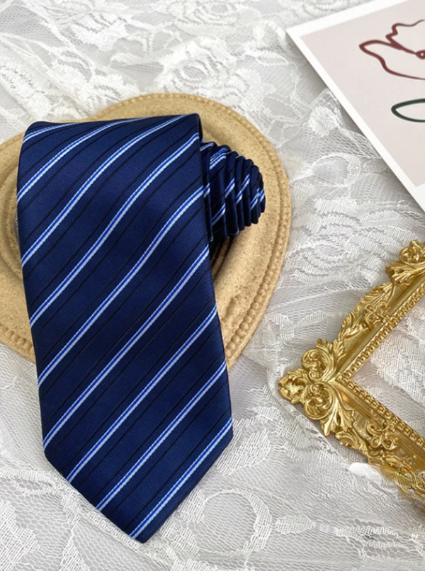 ストライプネクタイ