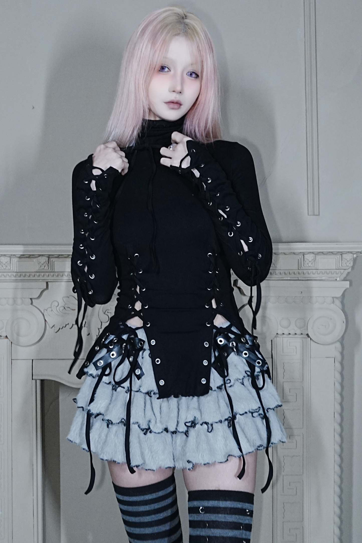 パンチングストラップスリットトップス