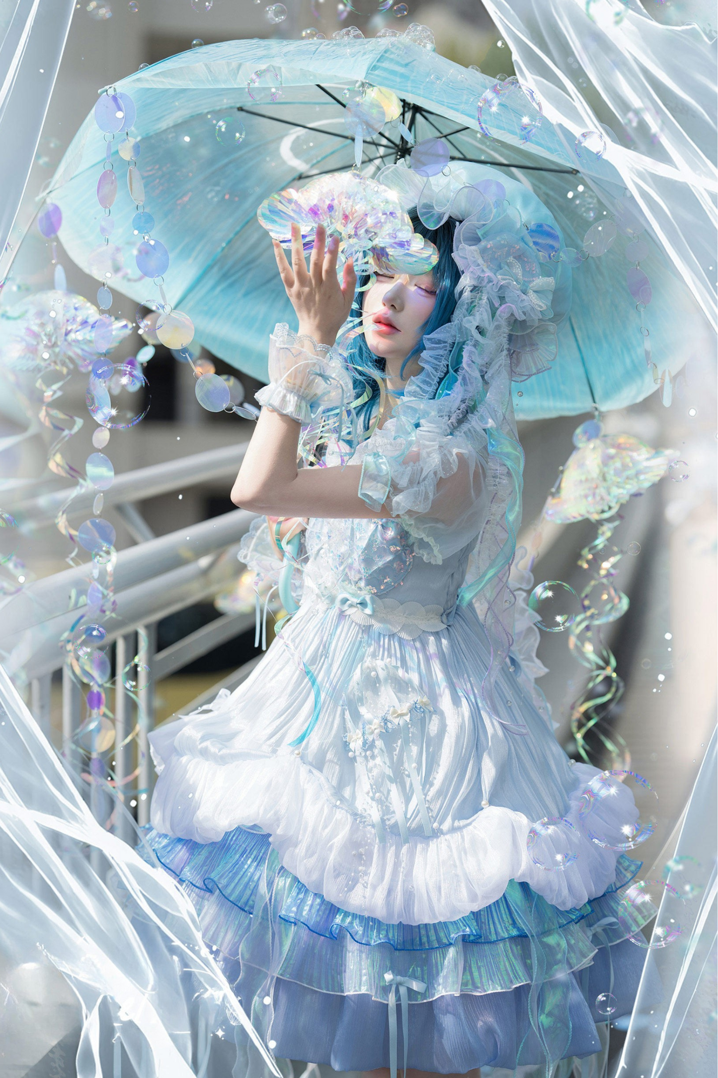 [Date limite de précommande : 1er août] Robe JKS lolita féerique méduse océan blanc x bleu à superpositions avec traîne aurore