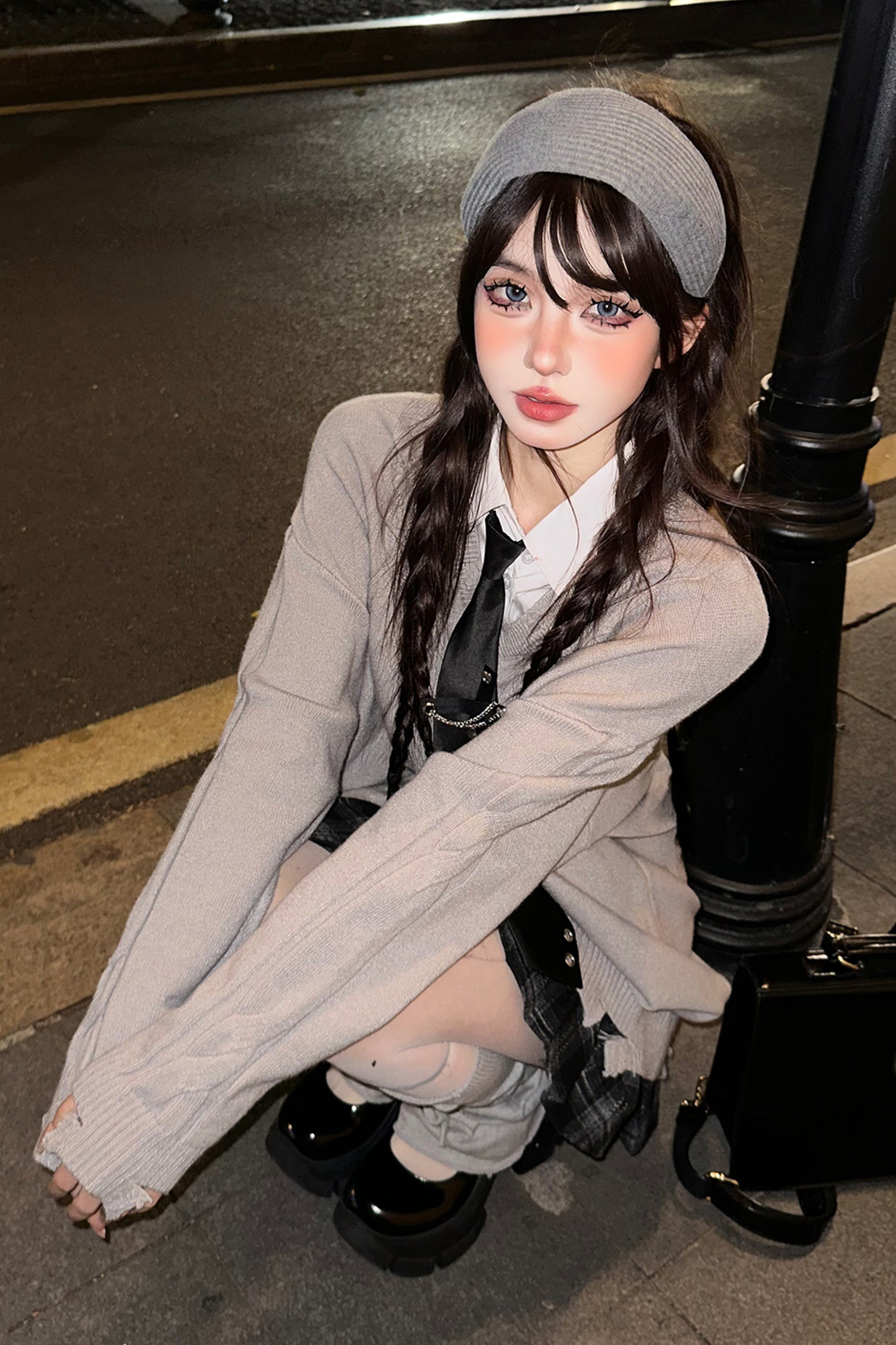 ダークカレッジルーズニット