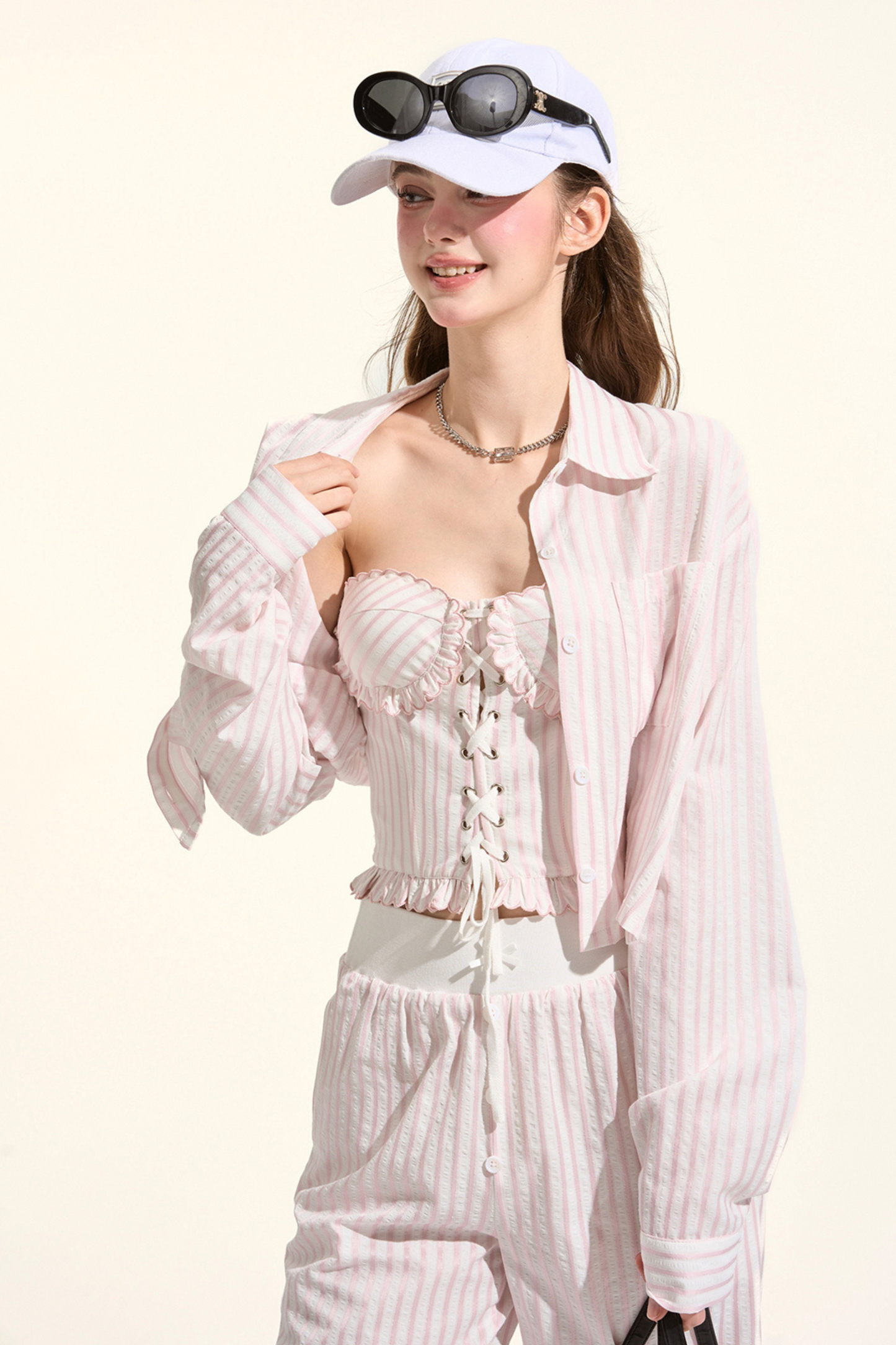 ストライプシャツ+ルーズパンツ+バンドゥ