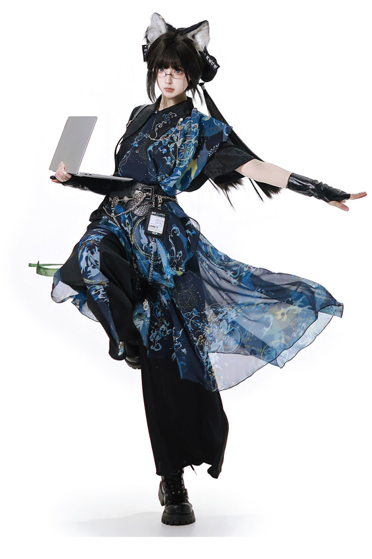 ダークチャイナシャツ+ワイドレッグパンツ+チェーン+ベルト