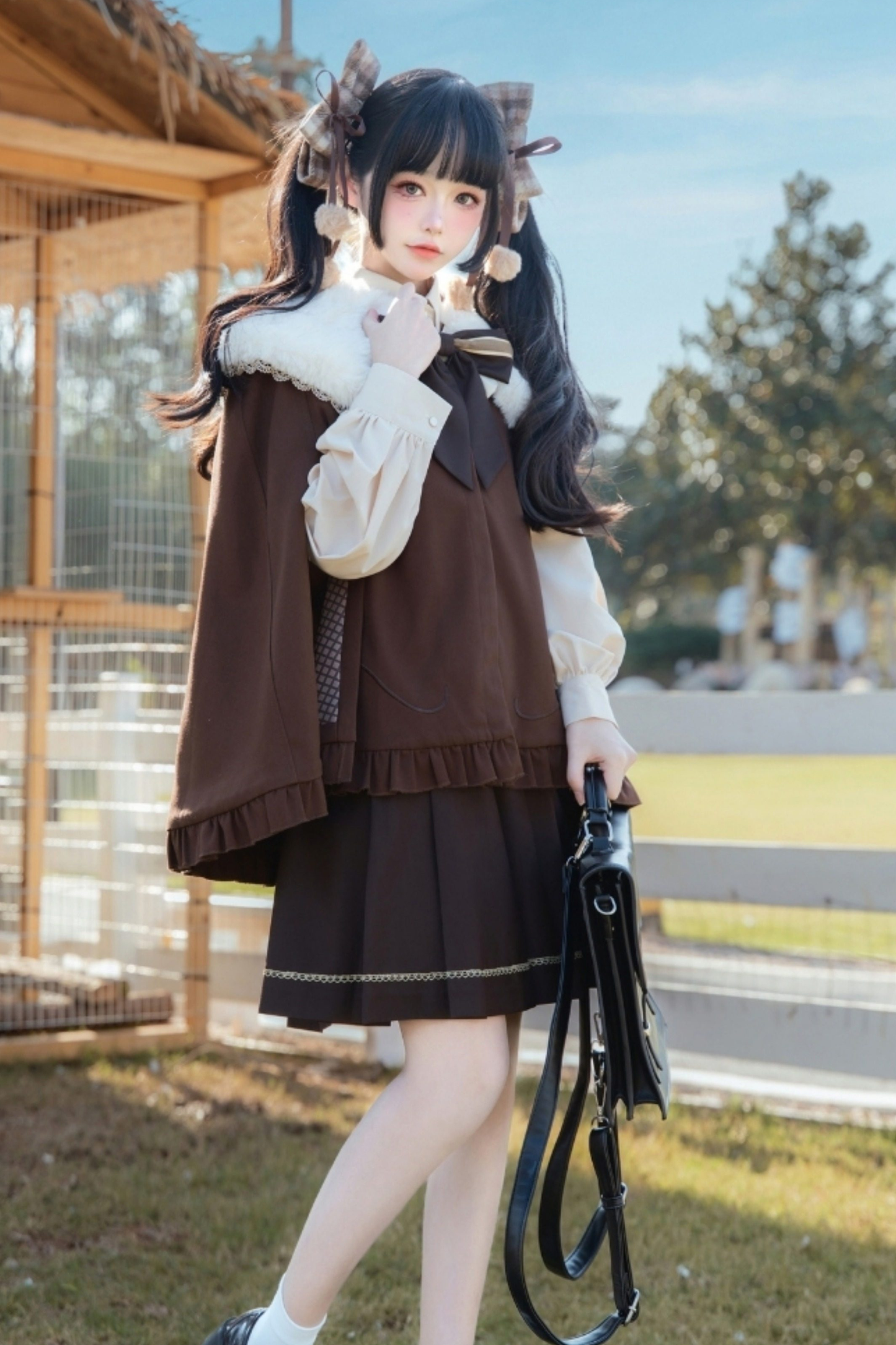 ファーカラーケープ＋ニットベスト＋シャツ＋プリーツスカート＋リボン