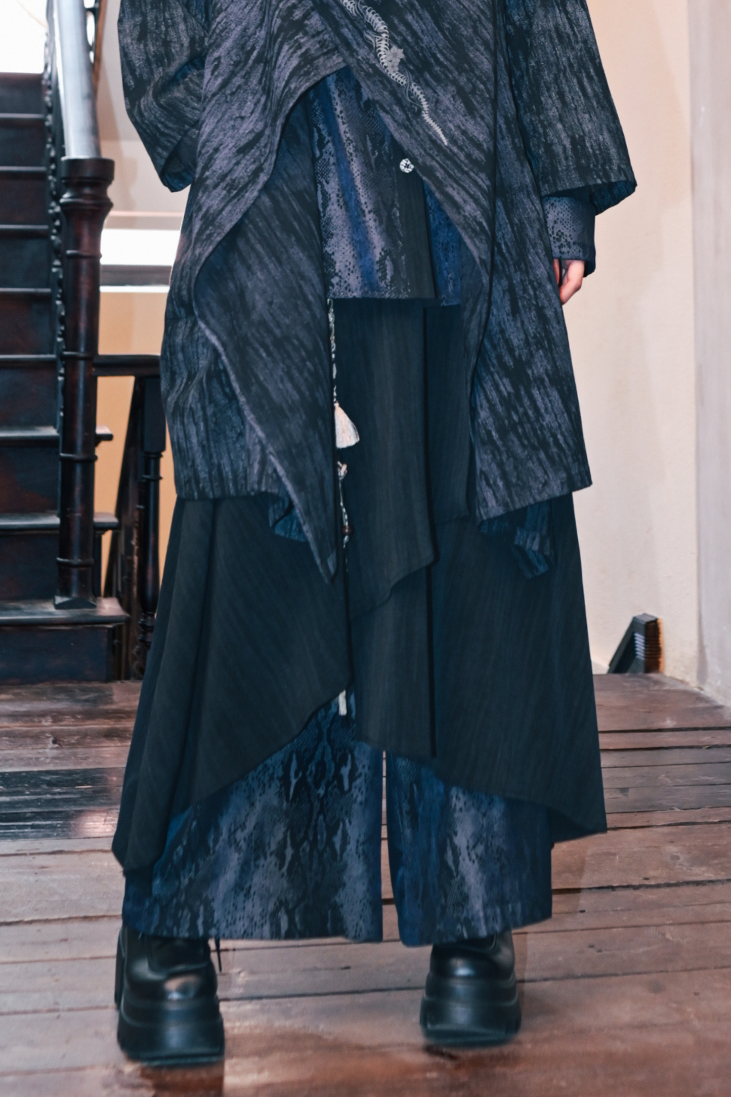 スネークワイドダークチャイナパンツ