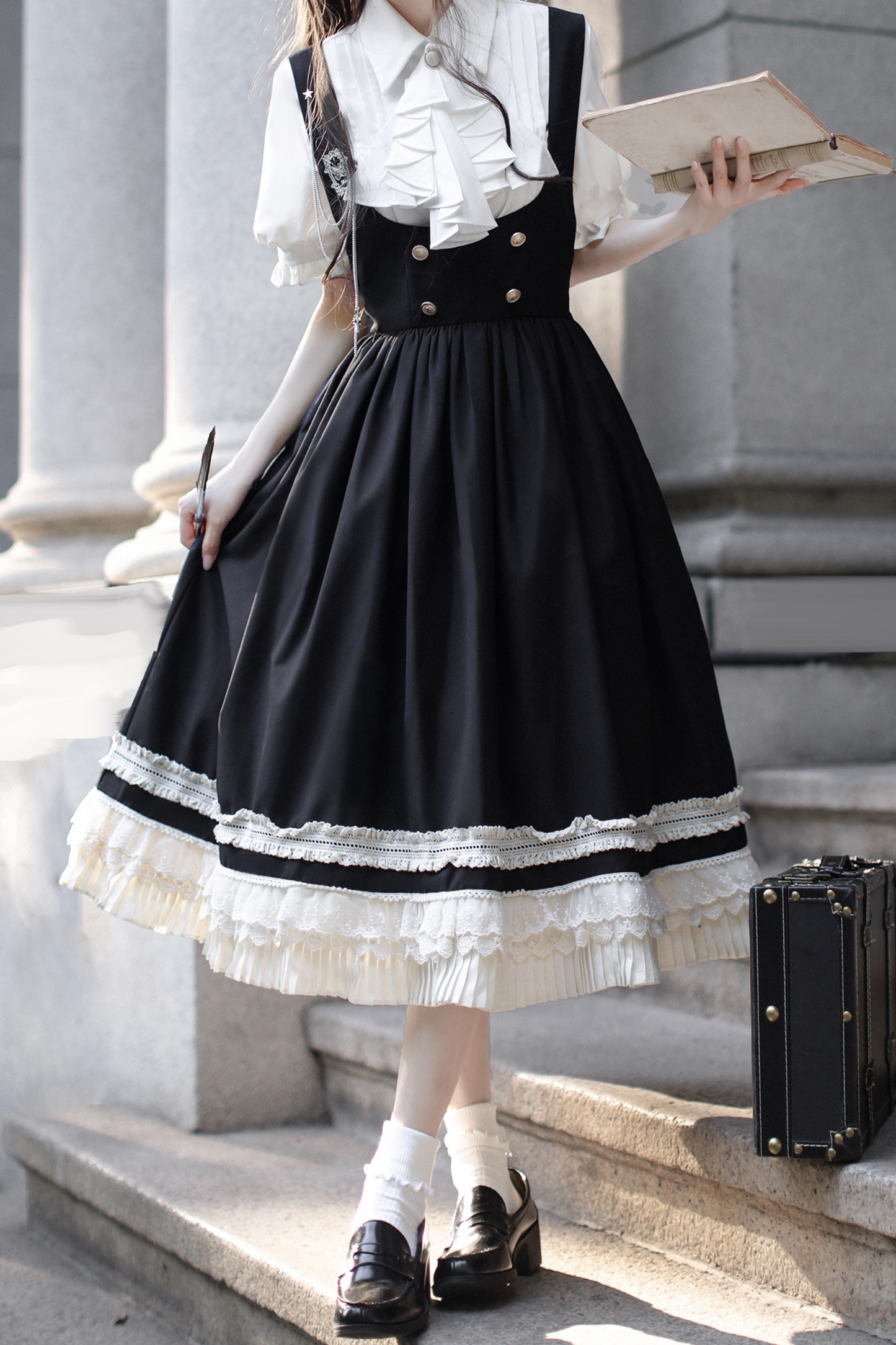 [Reserved Item] Light Low College Style British Retro Vest Skirt + Shirt + Ribbon Tie + Brooch