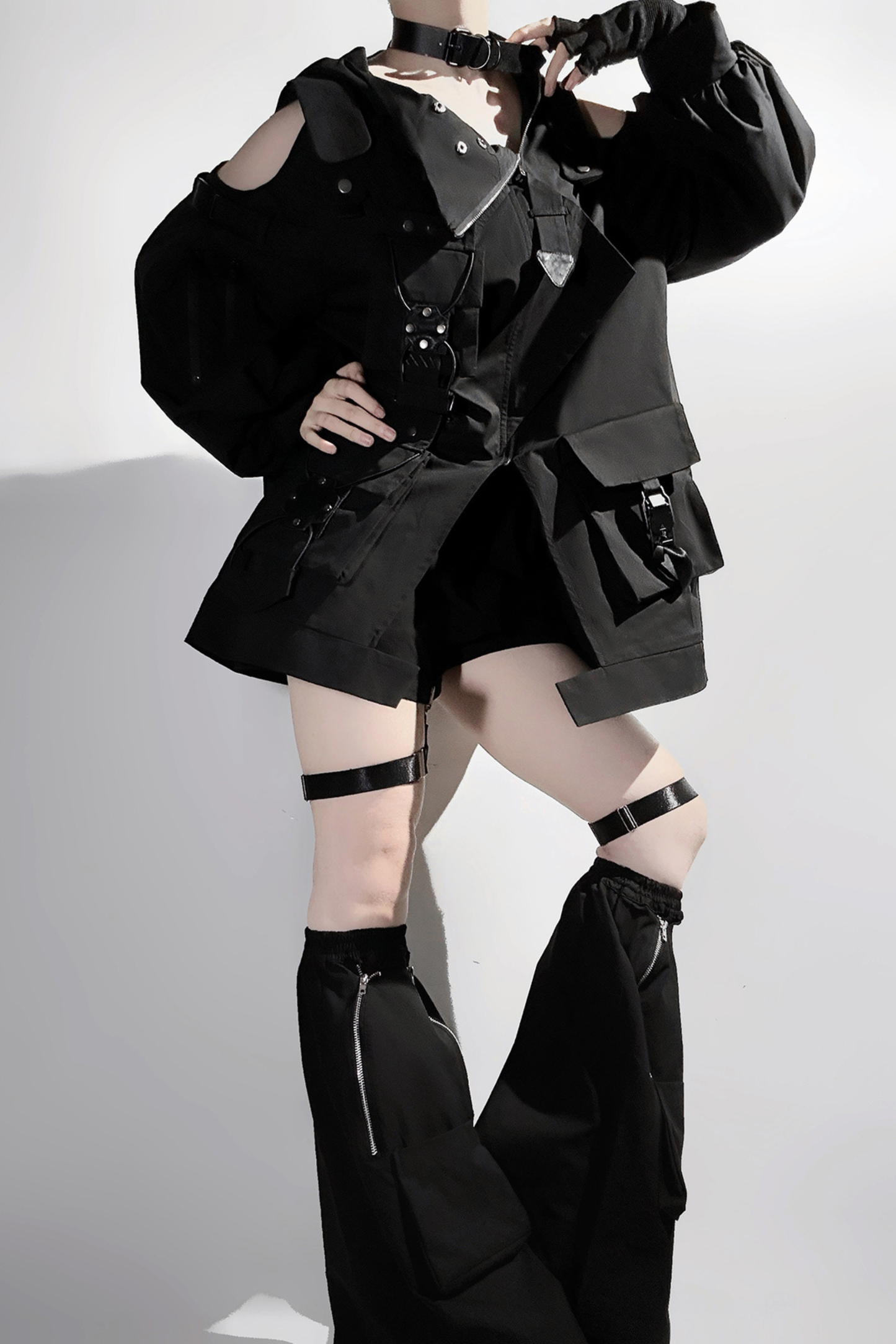 ダークフードジャケット+ショートパンツ+レッグカバー