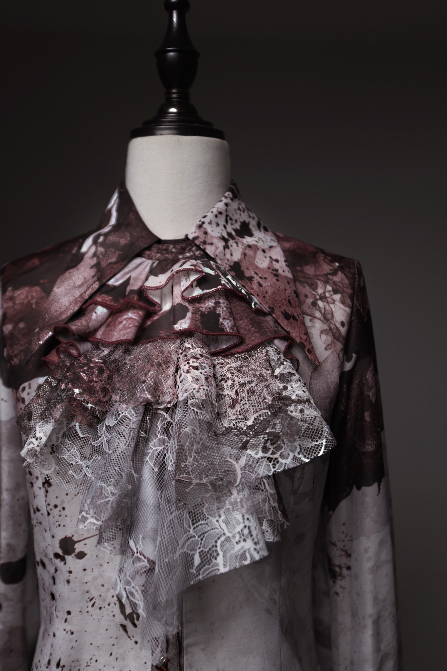 【12月10日予約締切】Bloodstainedプリントポイントテッドカラーシャツ