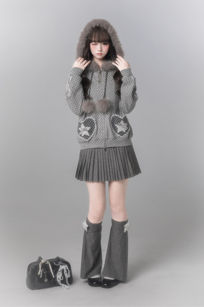 도트 퍼 후드 재킷 + 플리츠 스커트 + 레그 워머