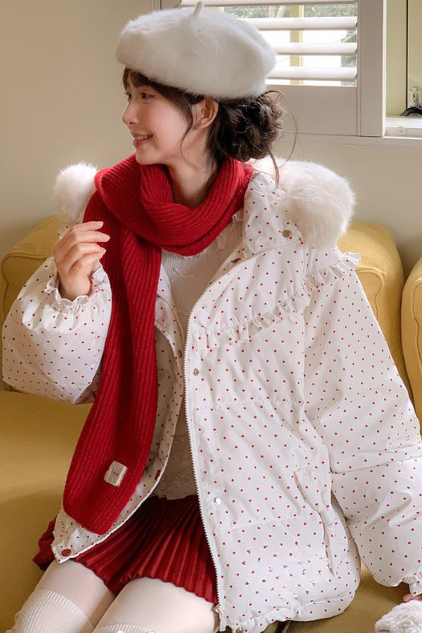 レッドドットリボンフードダウンジャケット