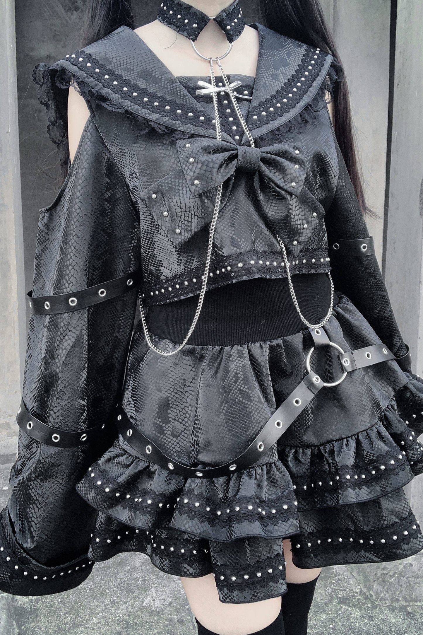 ダークレースアウトフィットトップス+スカート