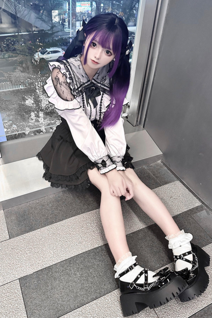 레이스 다크 셔츠 + 플레어 스커트