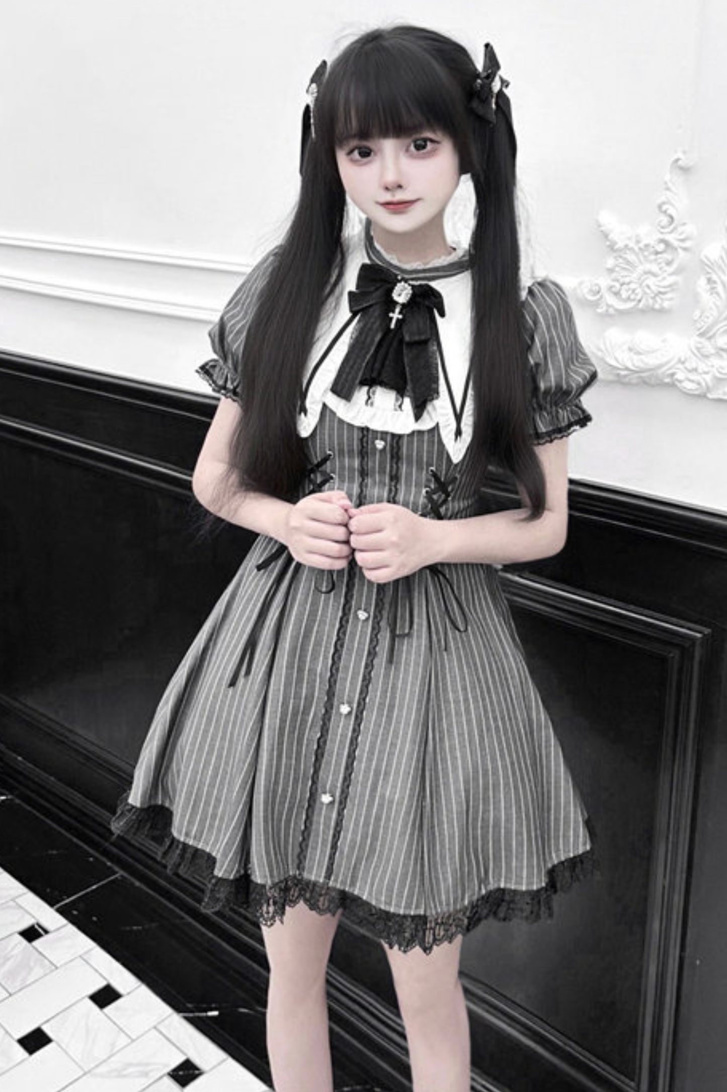 Dark Kawaii Schnür-Streifenkleid