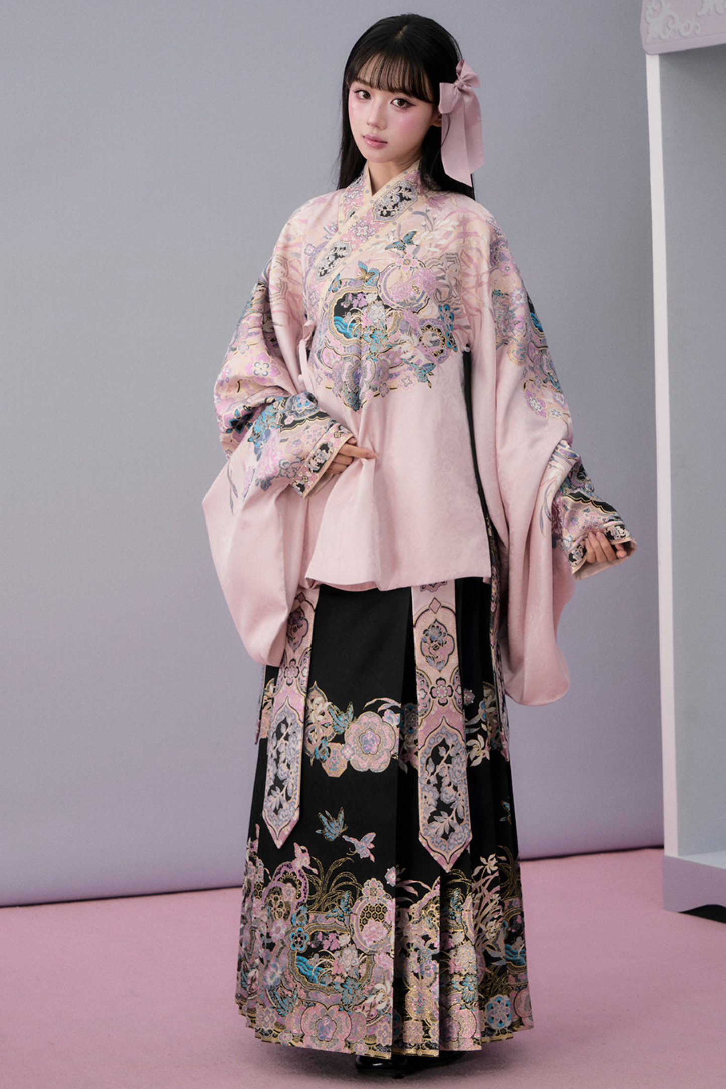 Süße China-Jacke + Plisseerock + Accessoires