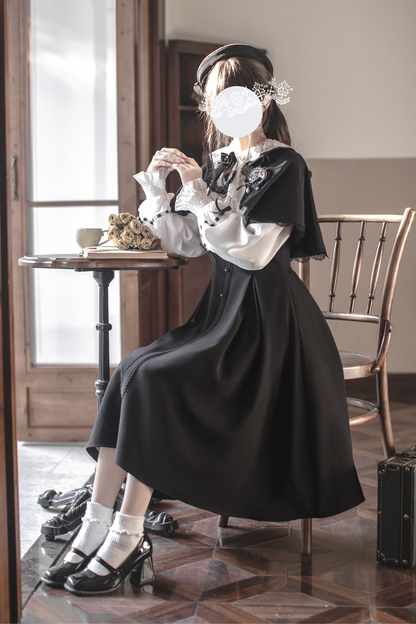 エレガントクラドレス+ケープ+ベレー帽+バッジ