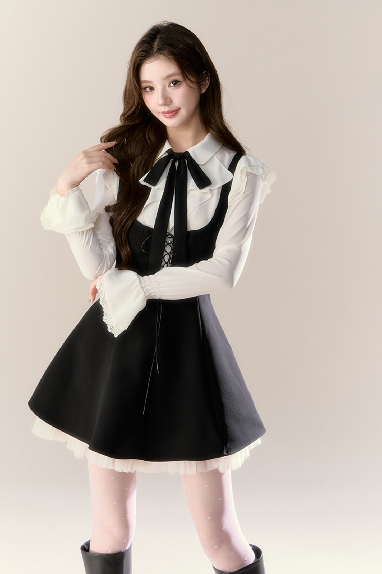 フレンチブラウス+サスペンダースカート