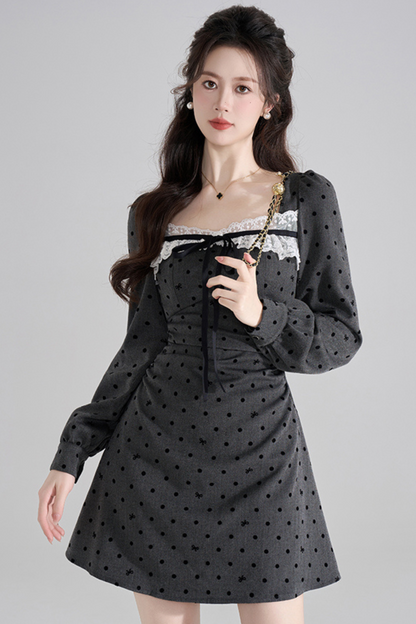 スイートドットスクエアネックドレス