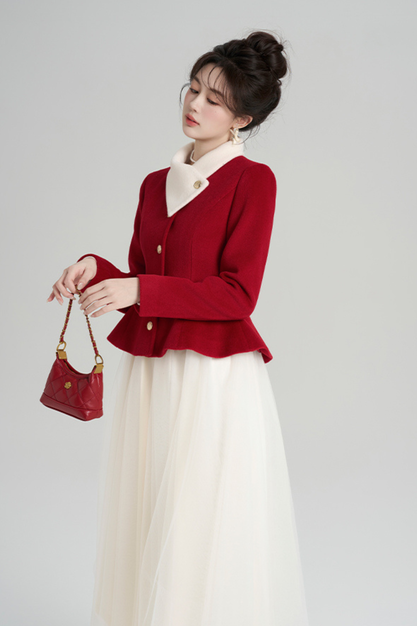 レッドウールンウエストシンチングコート+ロングドレス