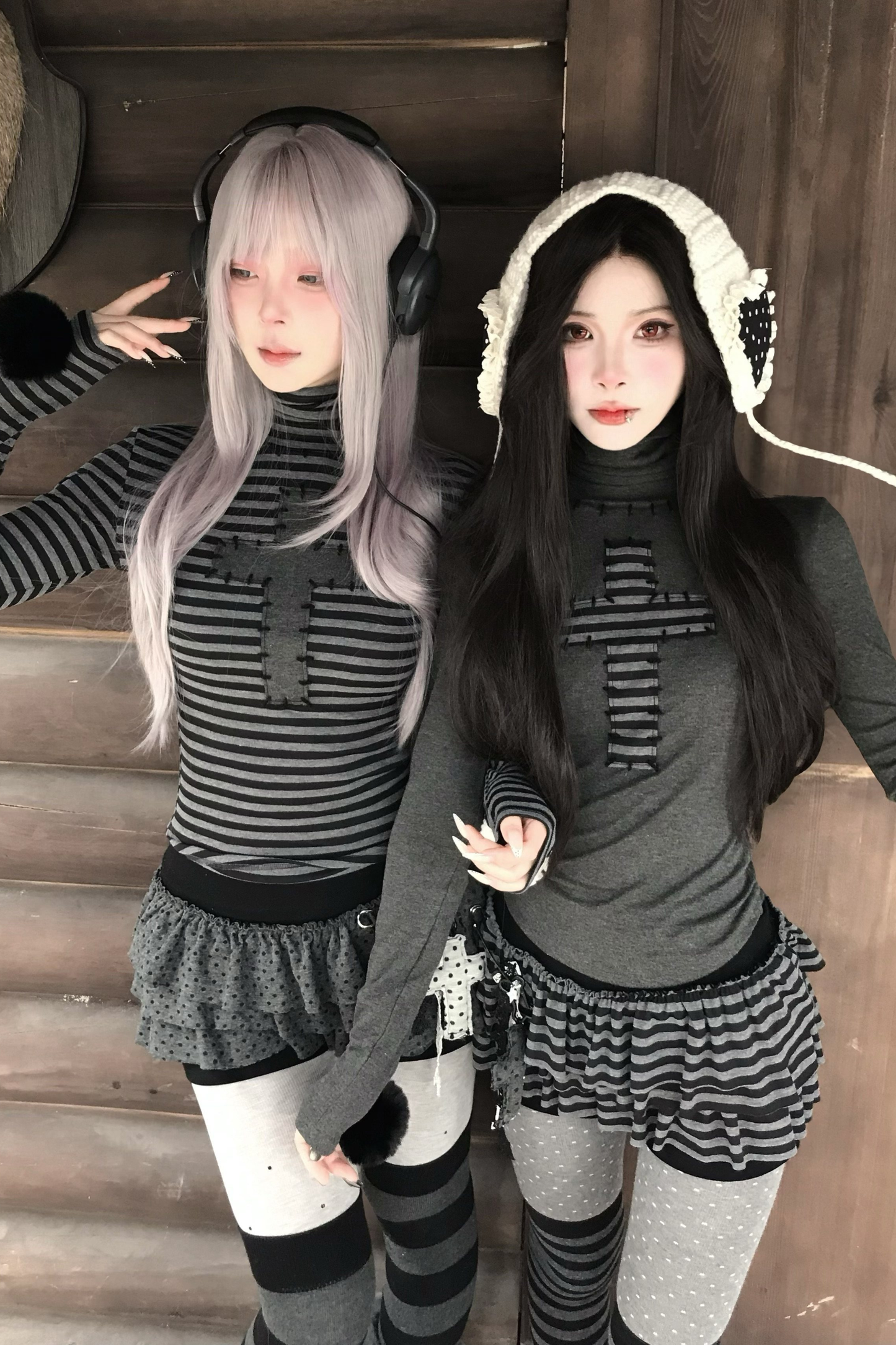 クロスハイネックトップス+パンツスカート+ペンダント