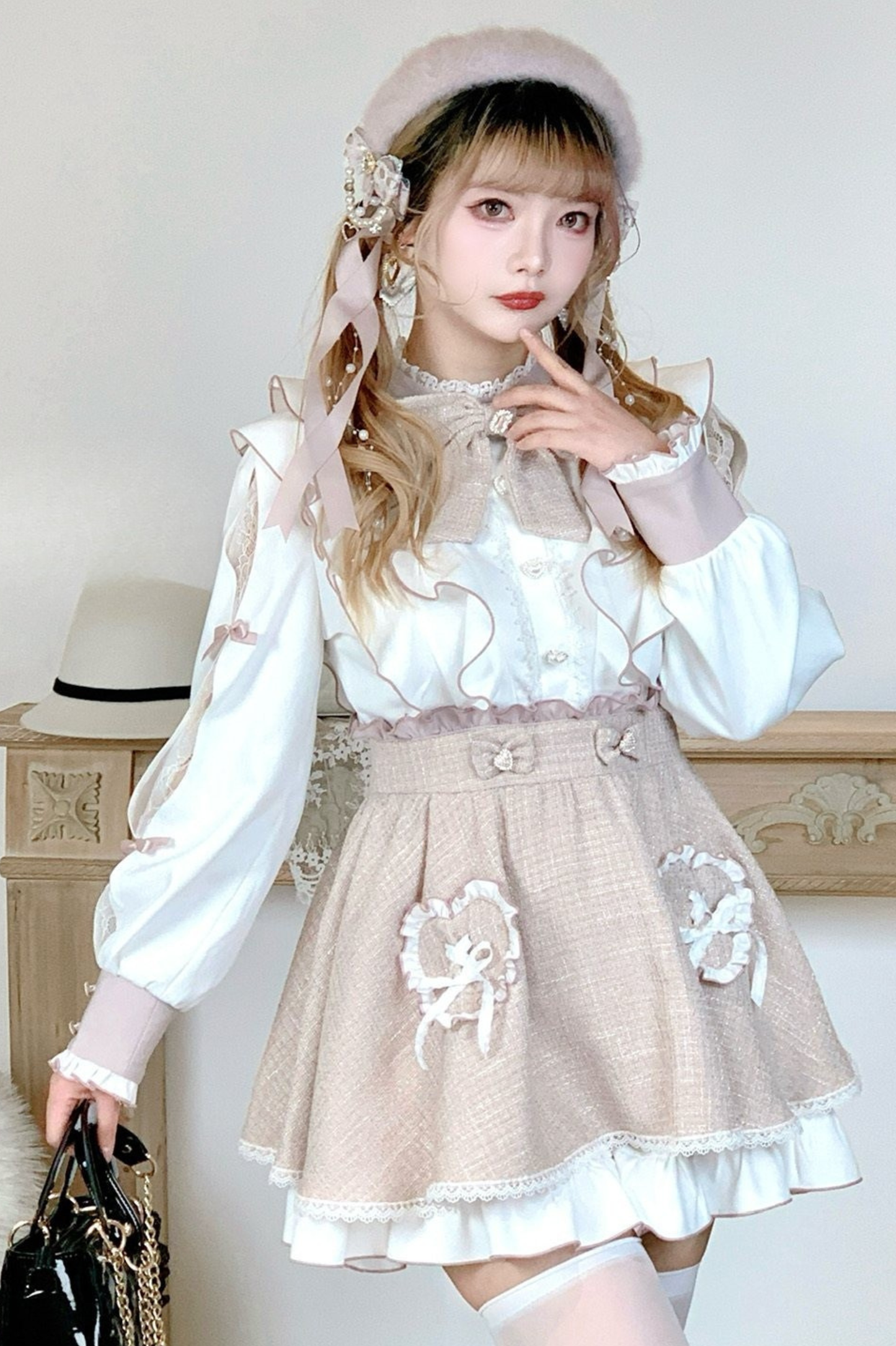 레이스 어깨 리본 블라우스 + 스커트