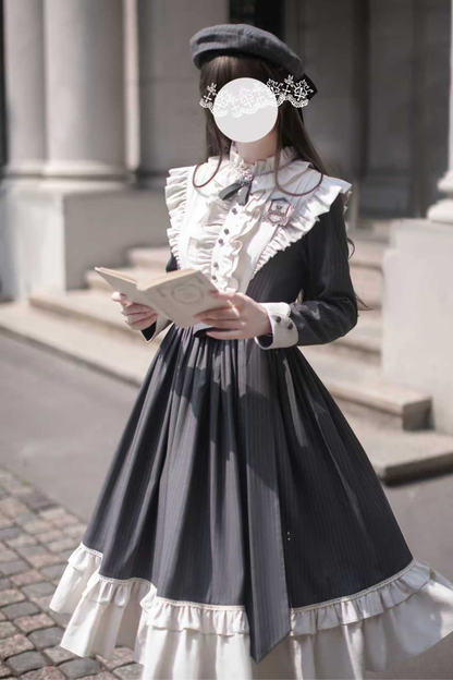 エレガントクラドレス+ケープ+蝶ネクタイ+ベレー帽+バッジ