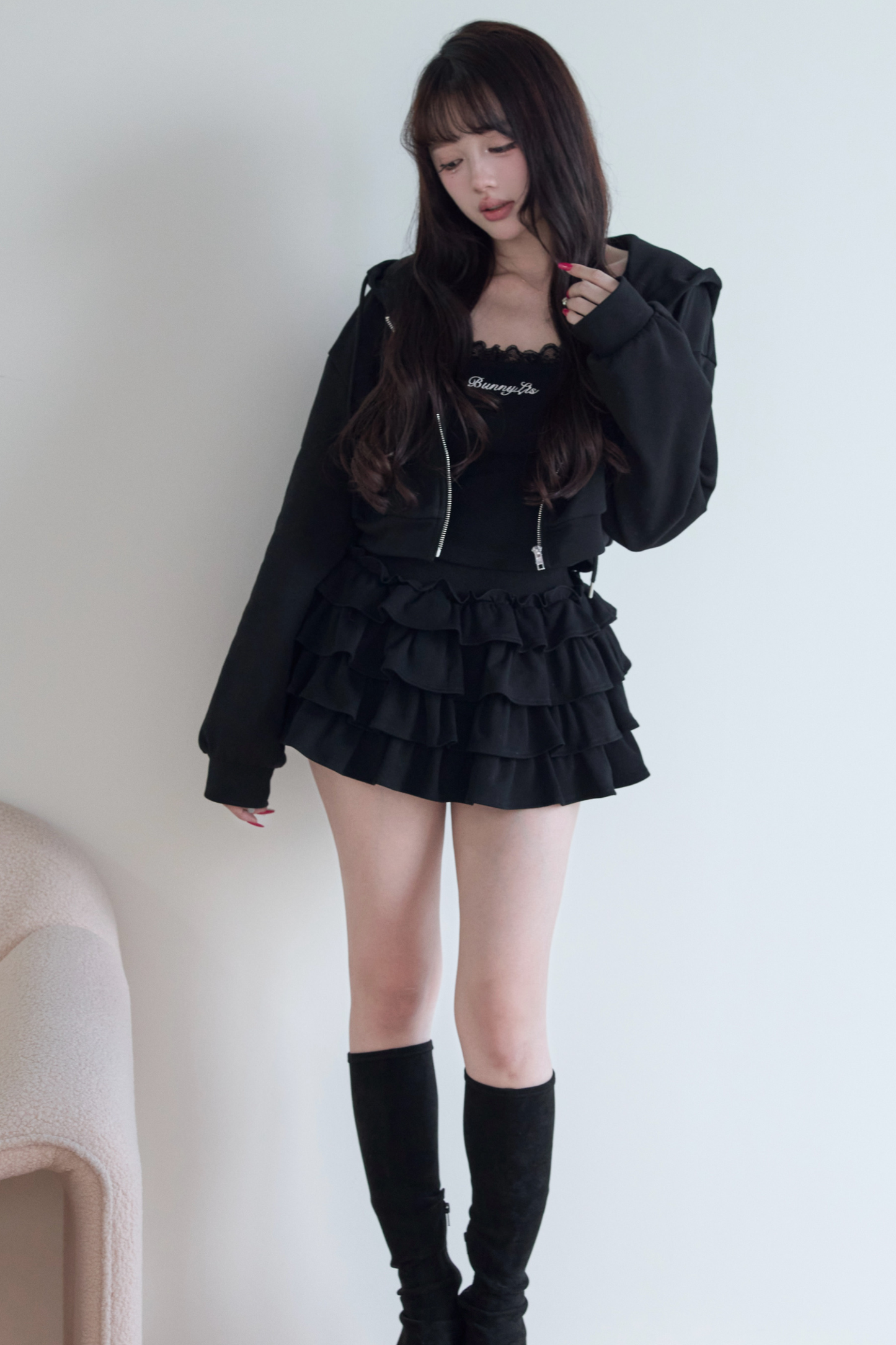 Hooded hoodie + camisole + ruffled skirt