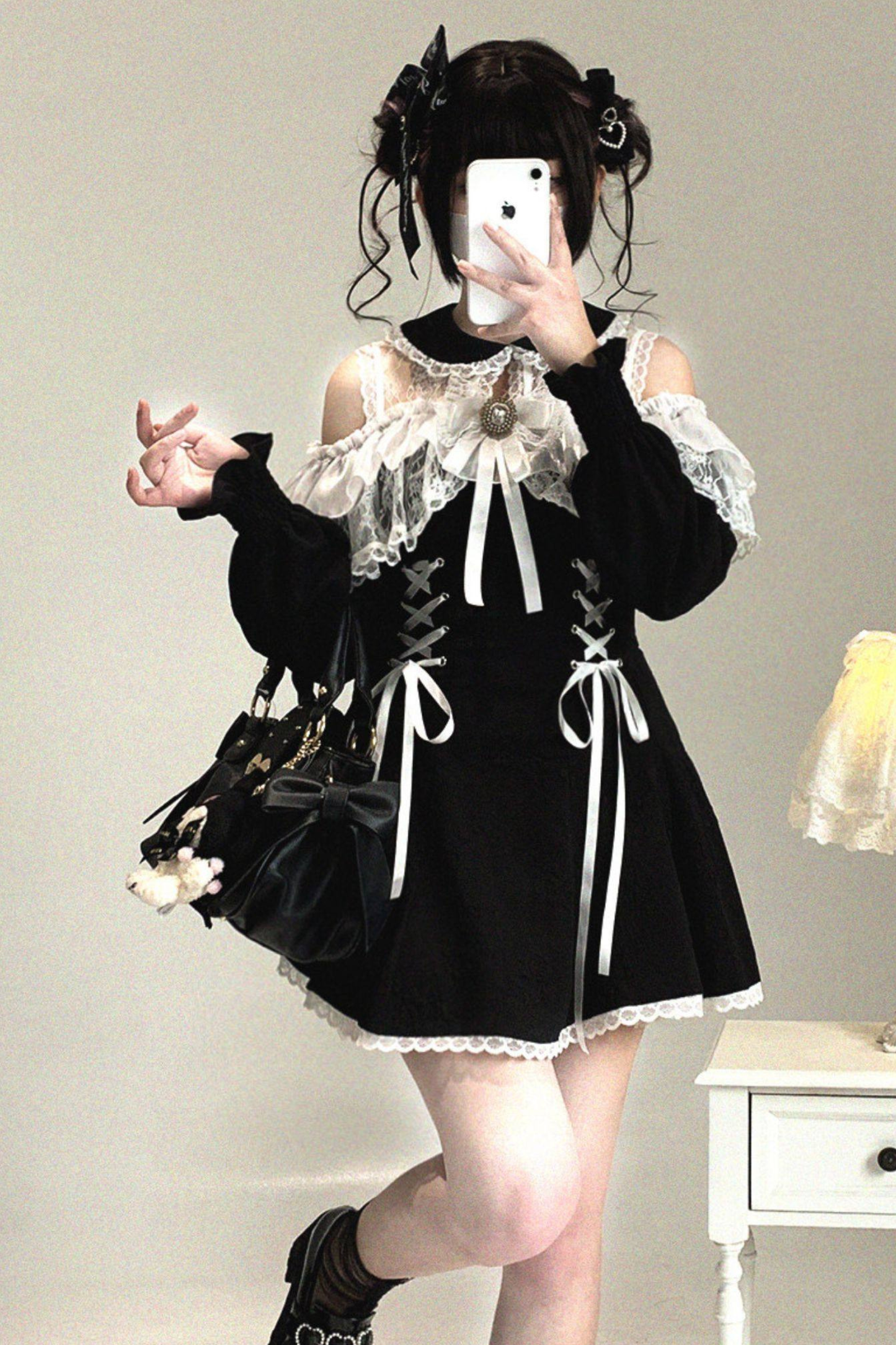 오프숄더 레이스업 레이스 원피스