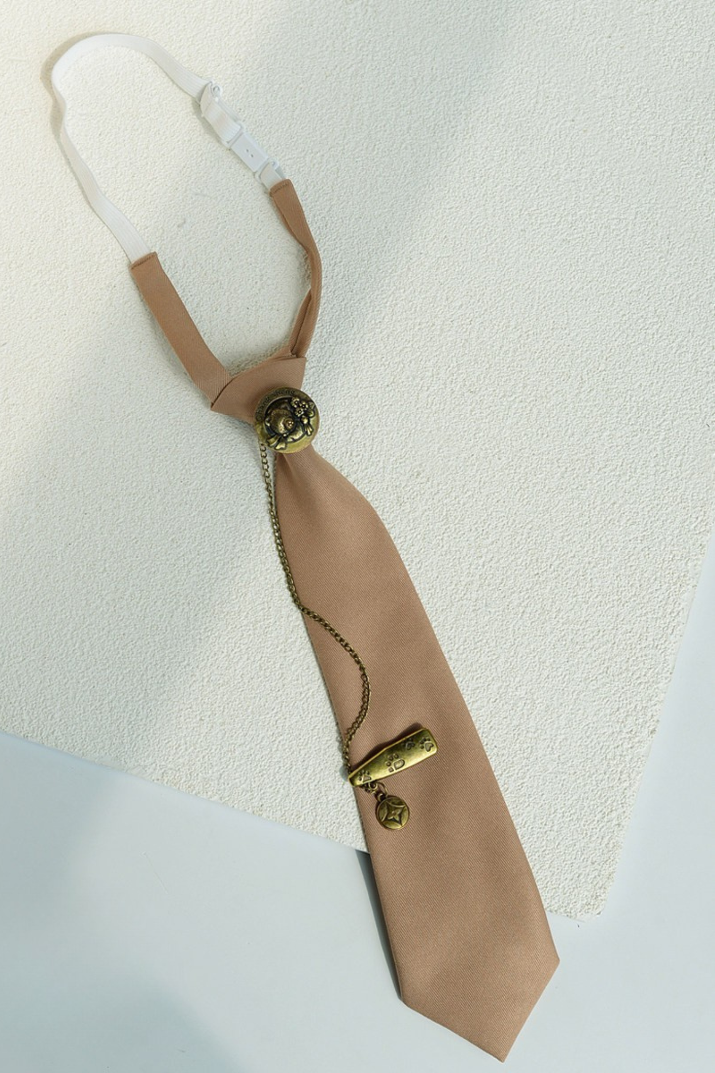 Bare Button Mode Necktie