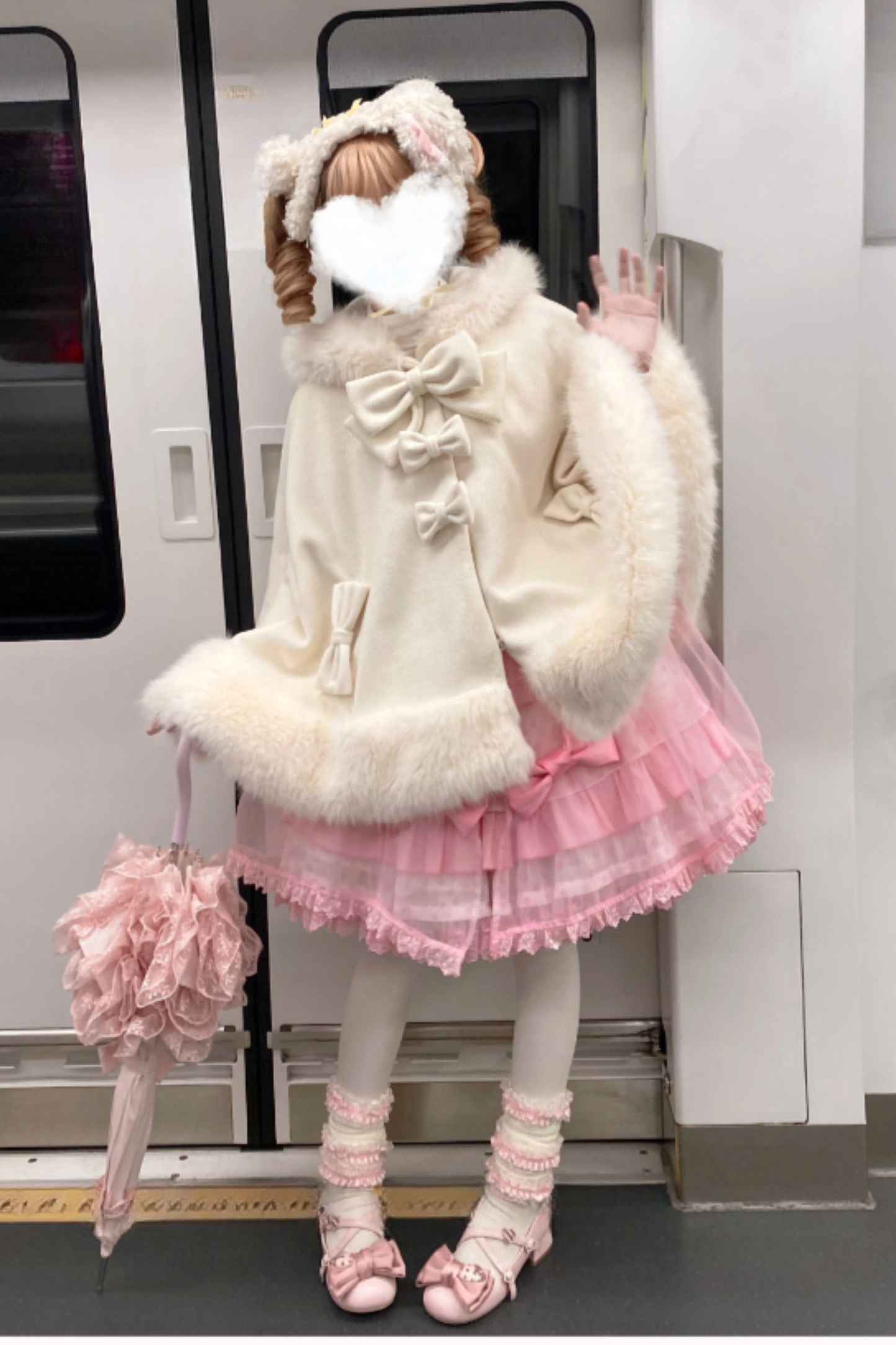 【12月18日予約締切】猫耳ファーフーディーケープコート