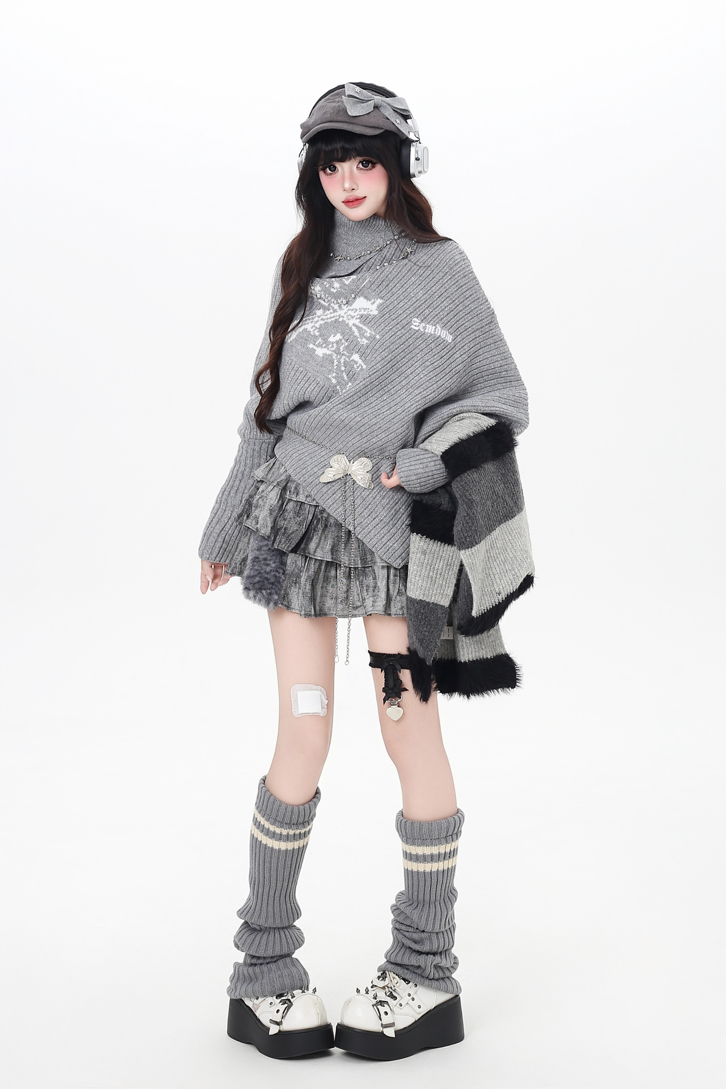 タートルネックルーズニット