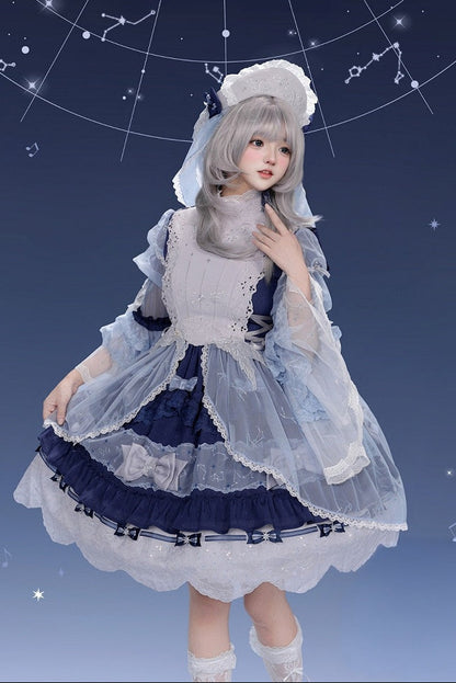 [Vorbestellschluss: 9.23] Klassisches Lolita-Kleid in Hellblau/Dunkelblau mit Himmelsstern-Stickerei, Glockenärmeln, Tülllagen und Schleife