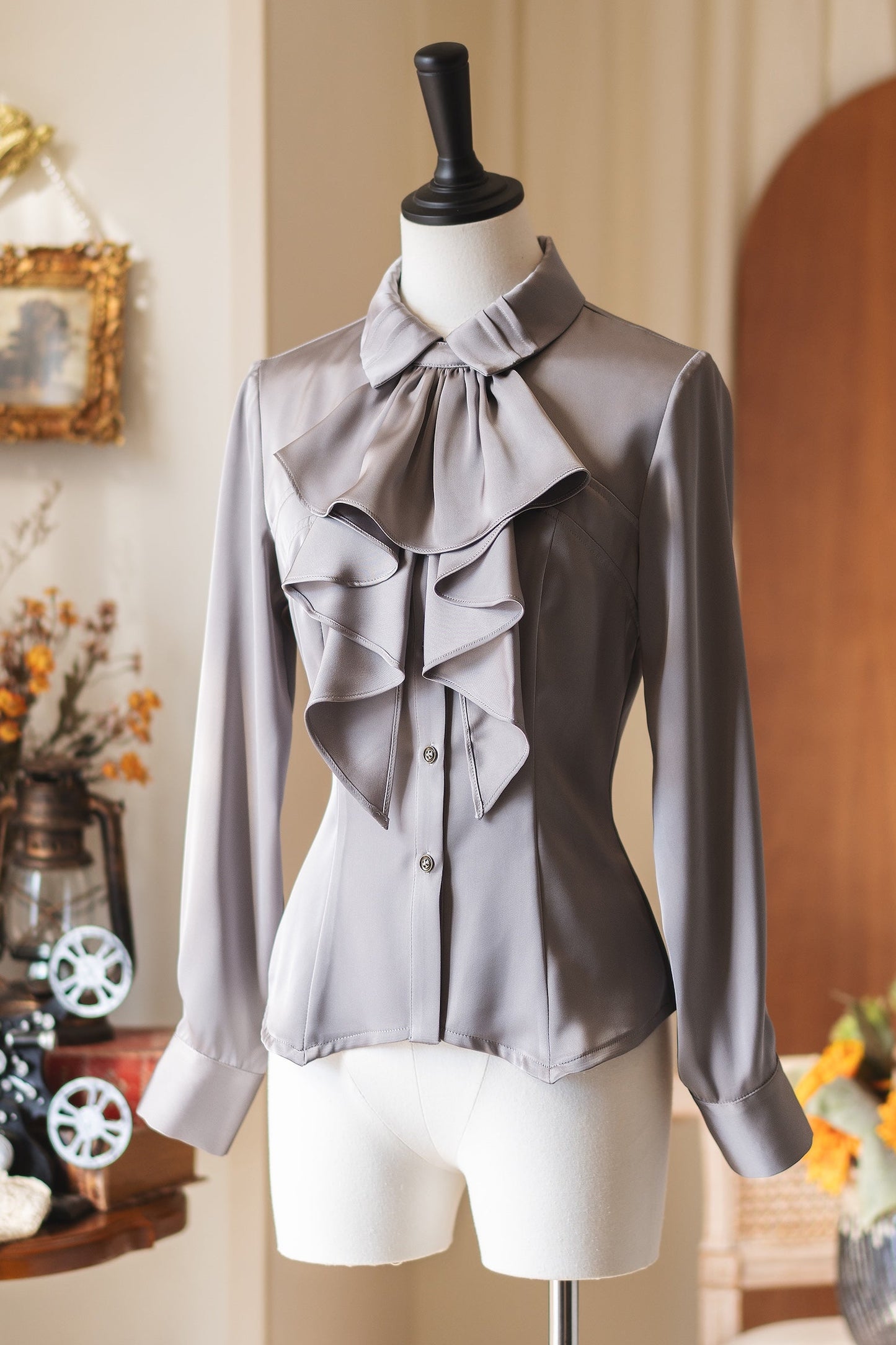 レトロエレガントサテンブラウス