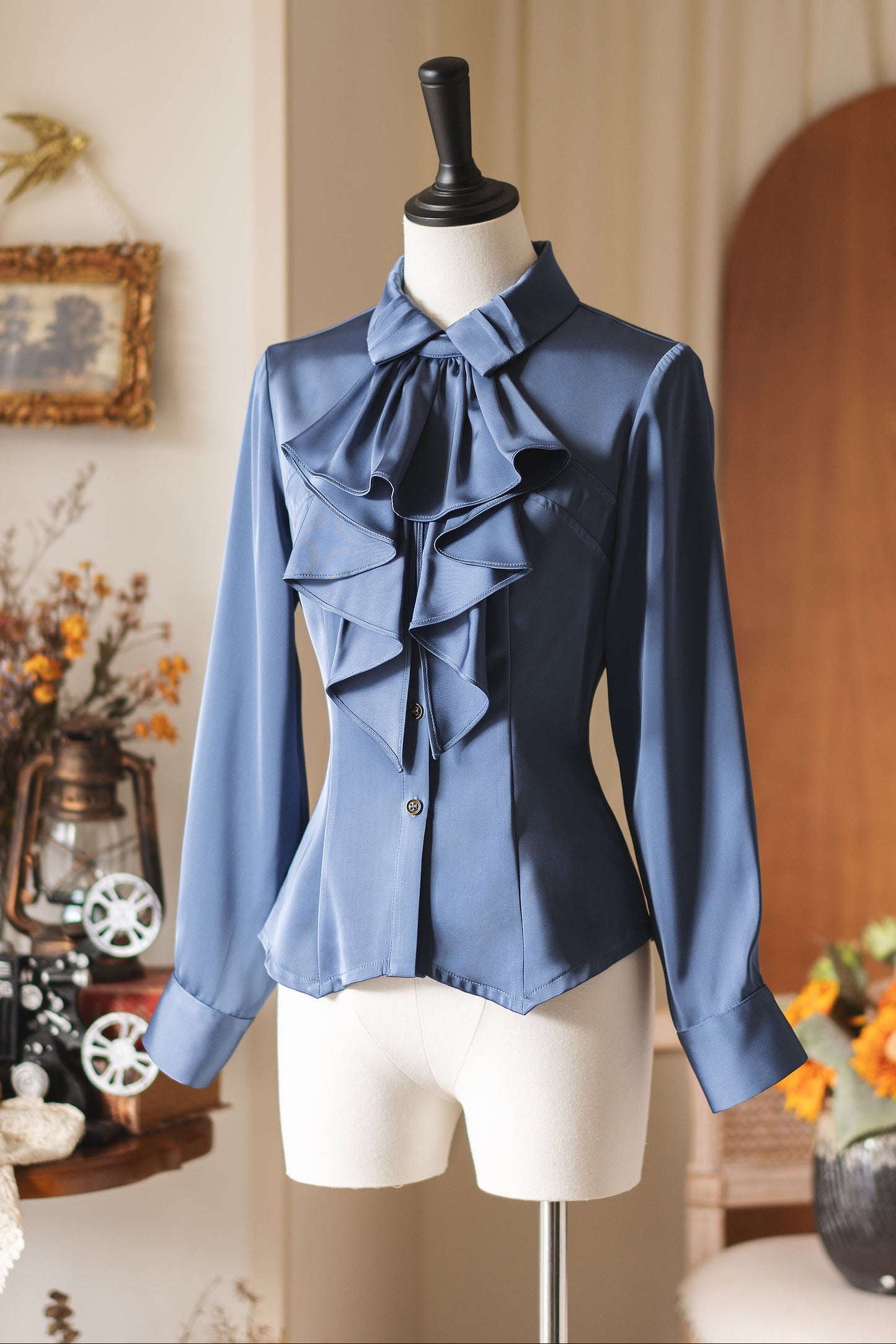 レトロエレガントサテンブラウス