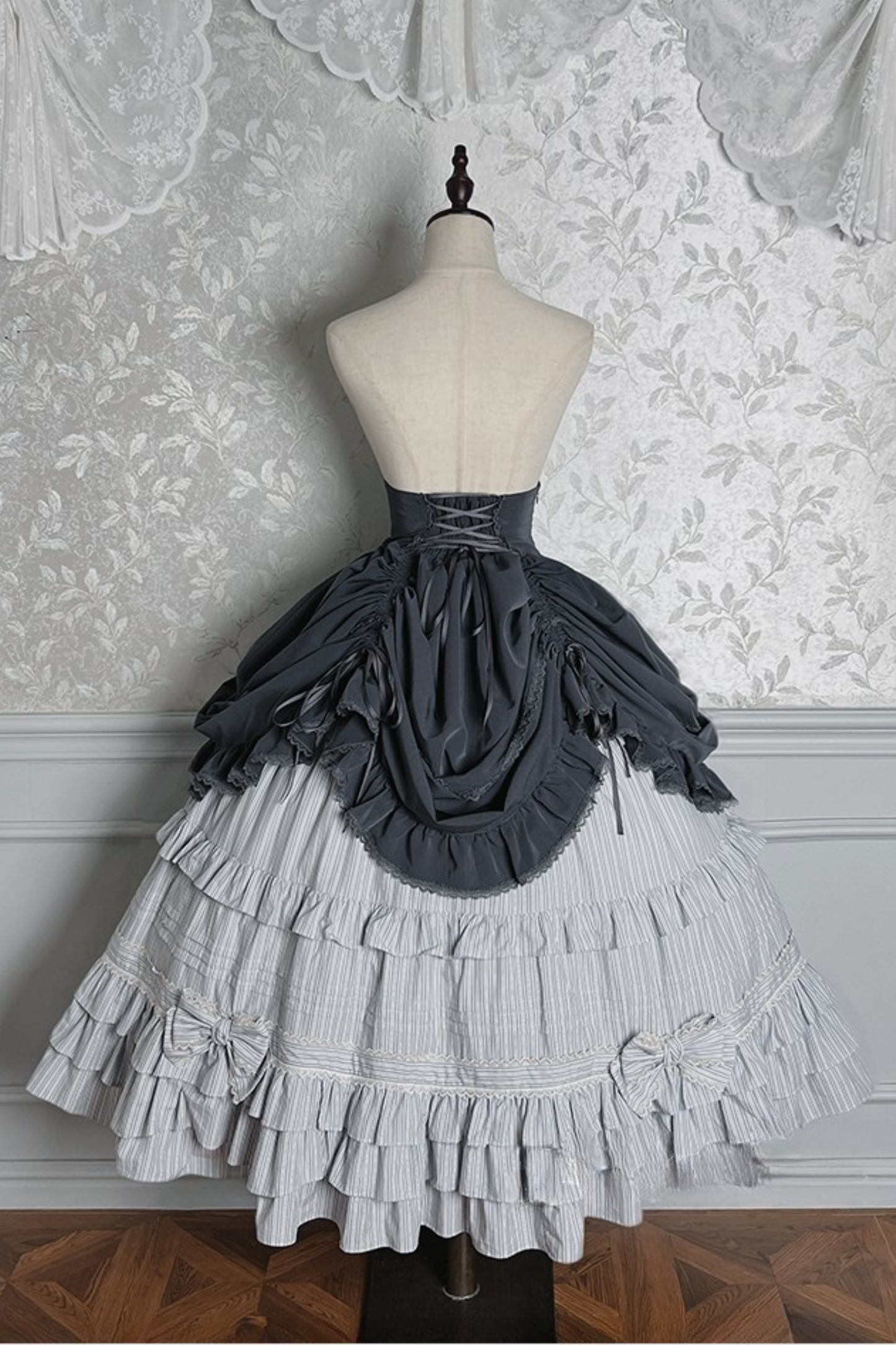 [Deadline for reservations: November 23] Victoria Duke Elegant Classic Pull-Up Skirt + Tiered Ribbon Skirt