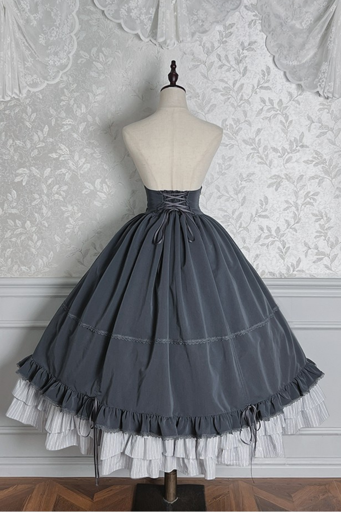 [Deadline for reservations: November 23] Victoria Duke Elegant Classic Pull-Up Skirt + Tiered Ribbon Skirt