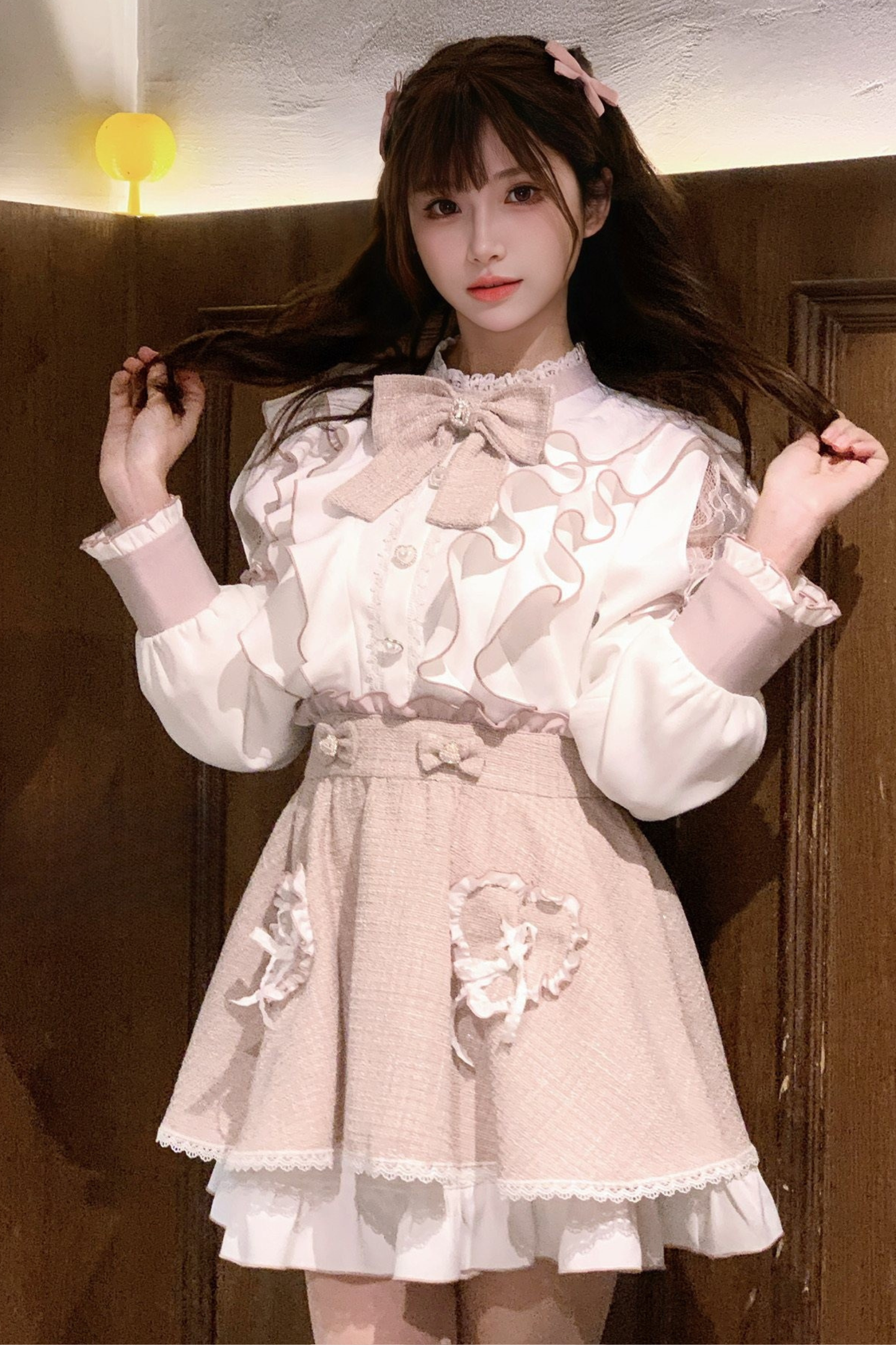 레이스 어깨 리본 블라우스 + 스커트