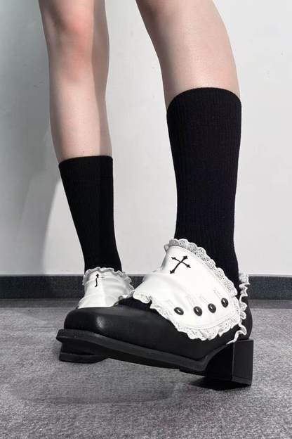 [Reservierungsschluss 24. Mai] Gothic-Lolita-Prinzenschuhe mit Spitzenbesatz und Kreuzdetail
