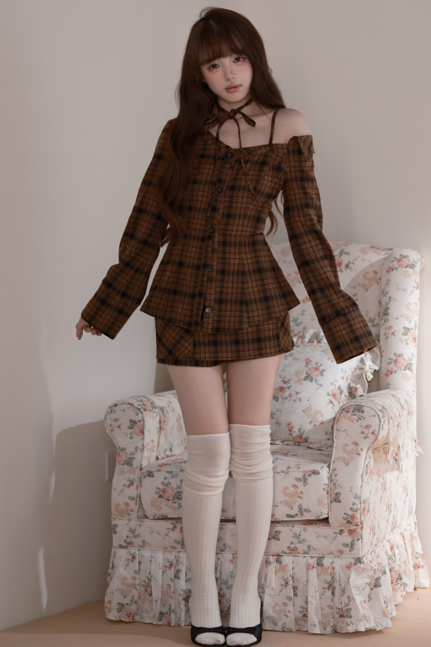 Karo-Oberteil mit schulterfreiem Ausschnitt + Kurze Hose