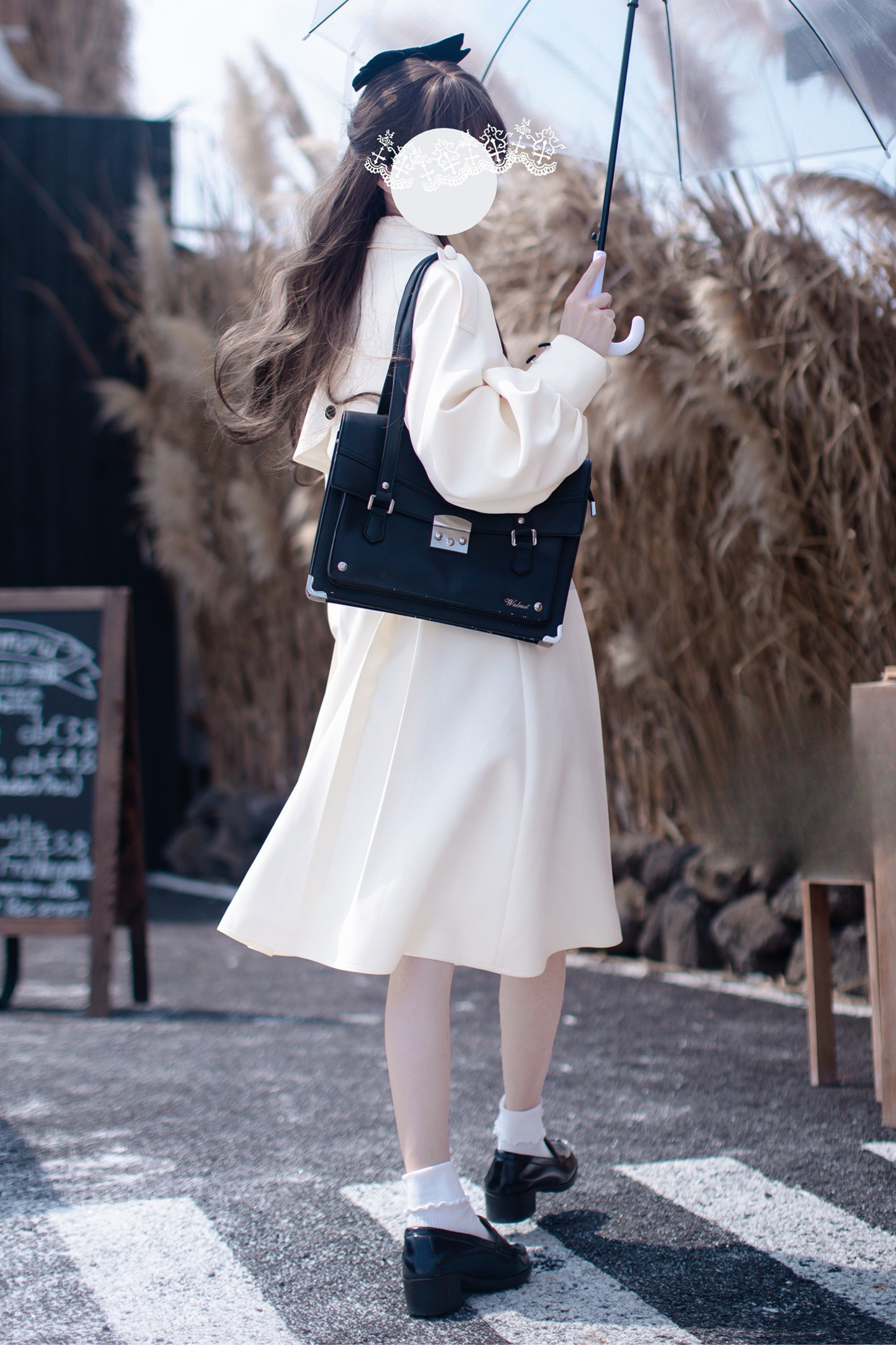 マントトレンチコート+シャツ+バッジ