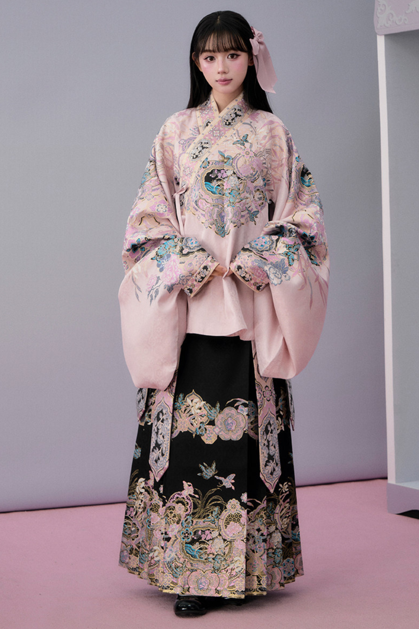 Süße China-Jacke + Plisseerock + Accessoires