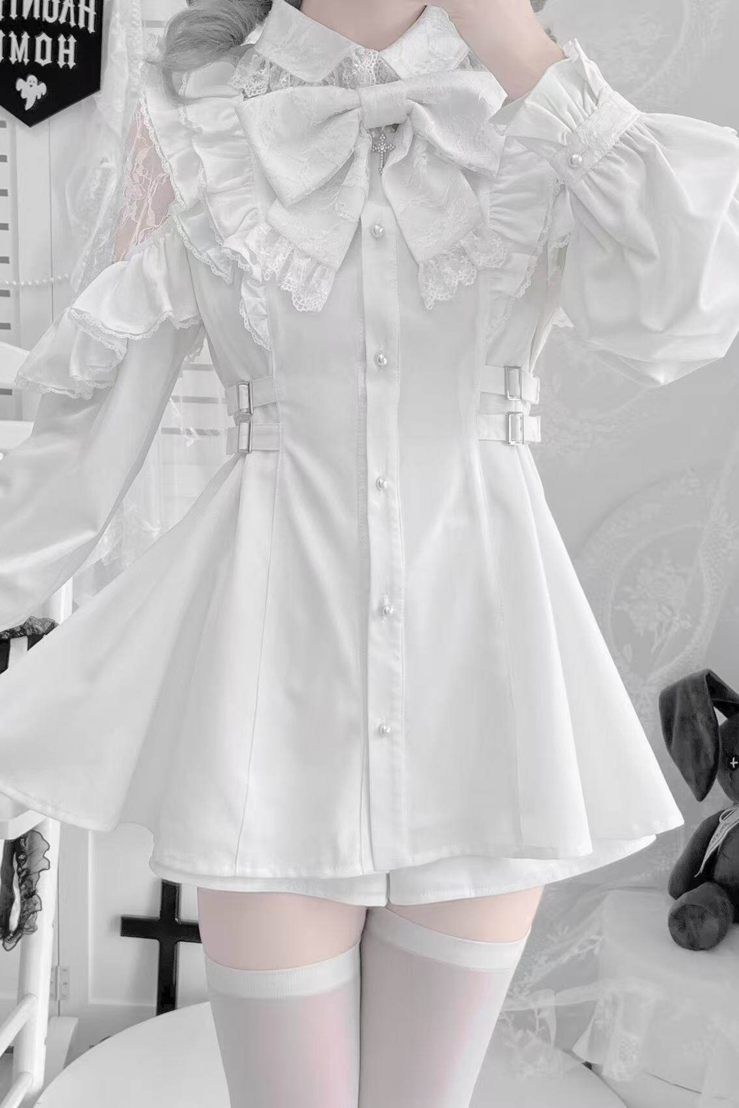 Kleid mit schulterfreiem Spitzendesign + Kurze Hose