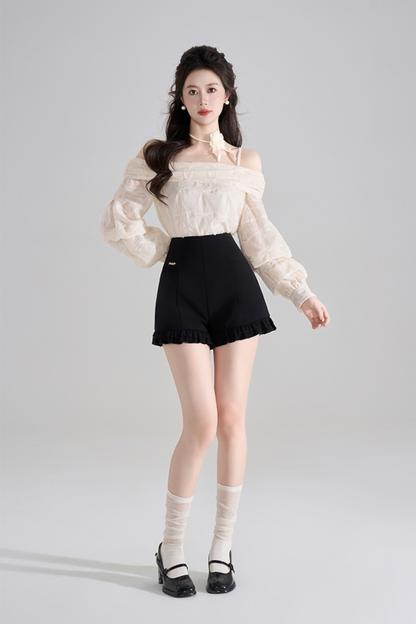 Blusa de encaje con un hombro descubierto francesa + Pantalones cortos con volantes