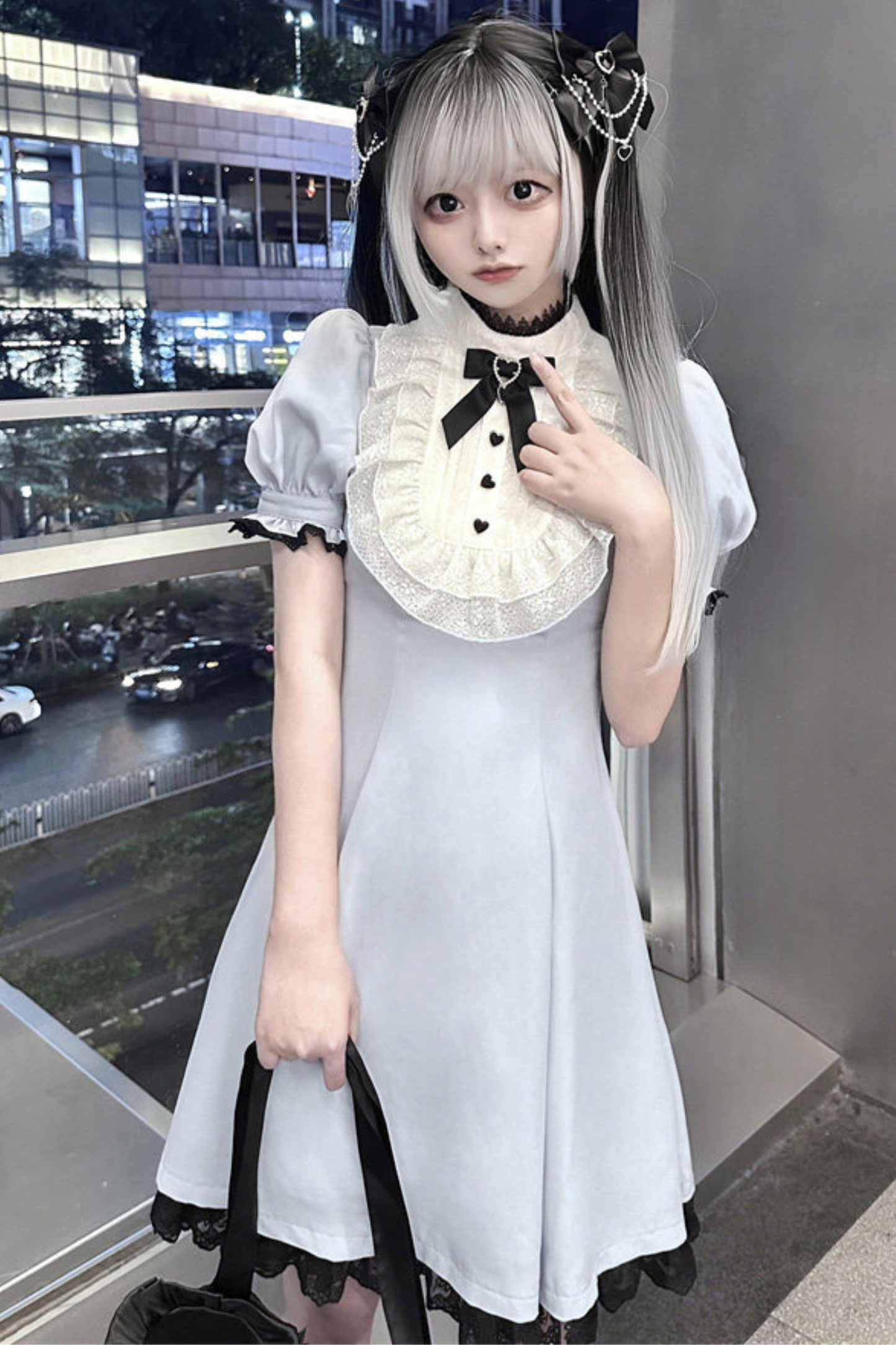 Kleid mit Spitzenpuffärmeln + Schleifen-Haarklammer