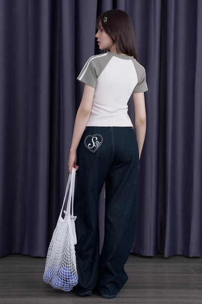 T-shirt bicolore versatile con cucciolo