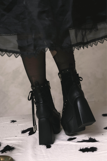 [Vorbestellung bis 18. März] Gothic-Puppen-Schleifen-Stiefeletten