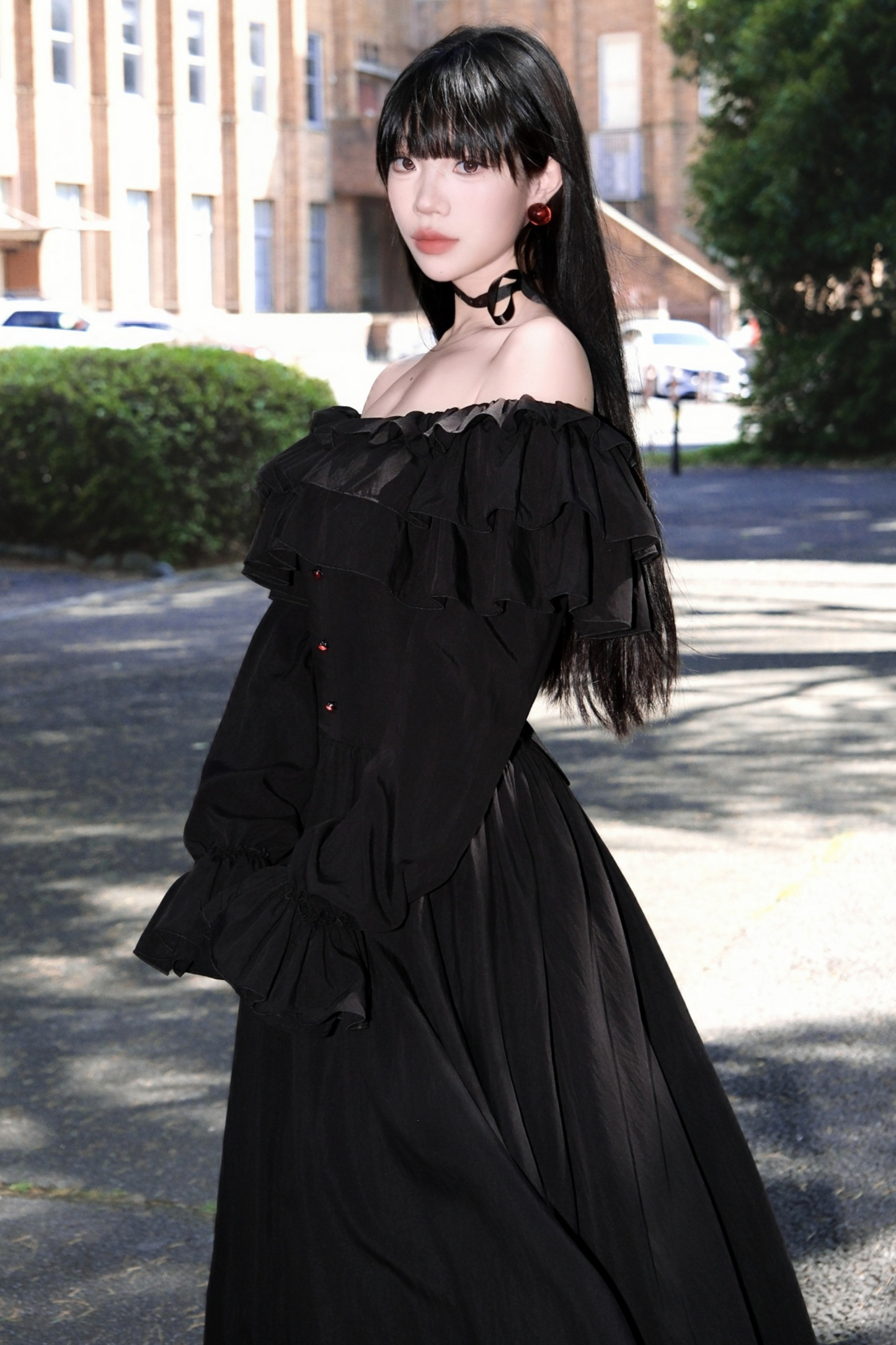 One Shoulder Mode Cape Lace Dress