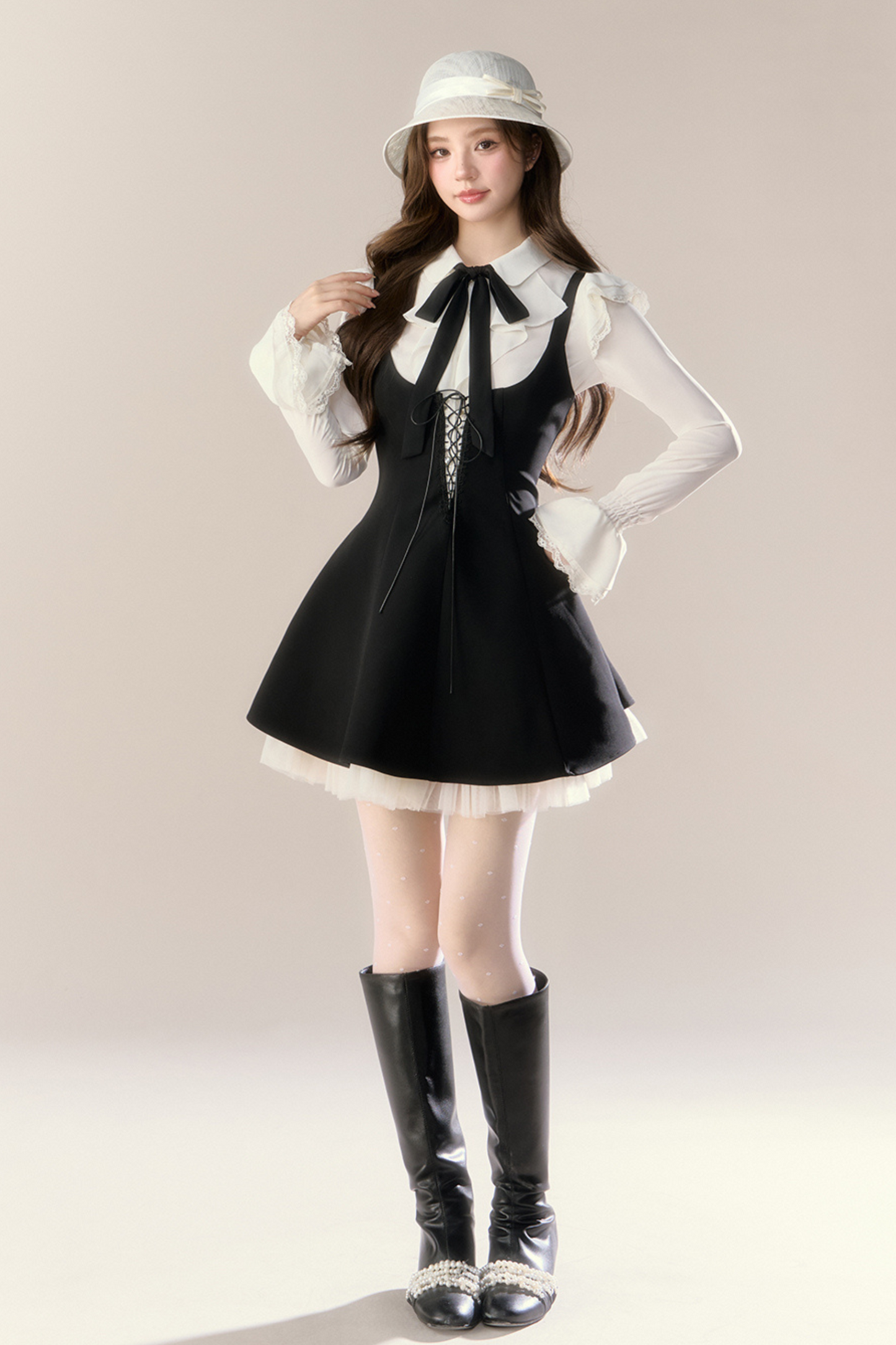 フレンチブラウス+サスペンダースカート