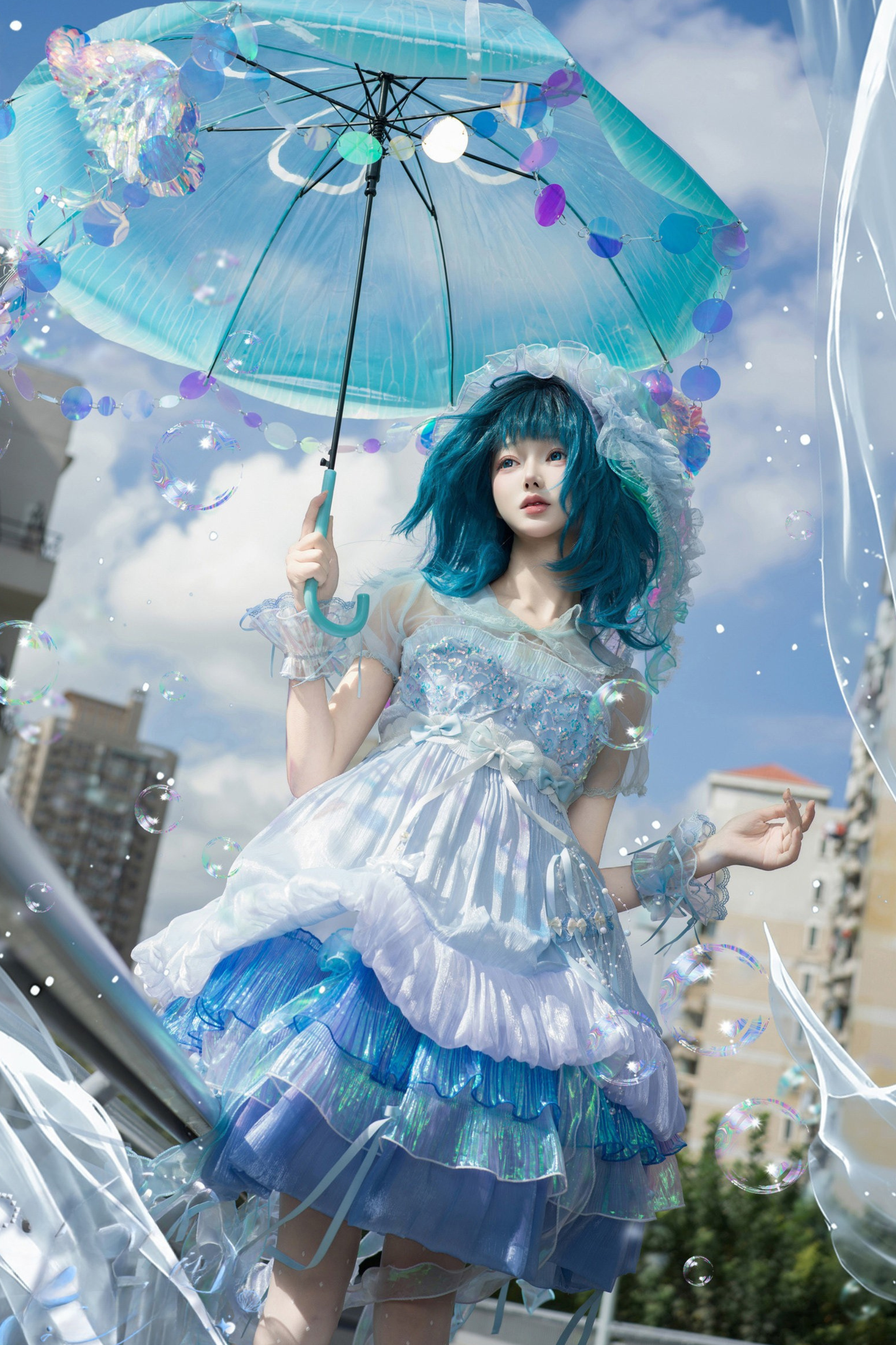 [Date limite de précommande : 1er août] Robe JKS lolita féerique méduse océan blanc x bleu à superpositions avec traîne aurore