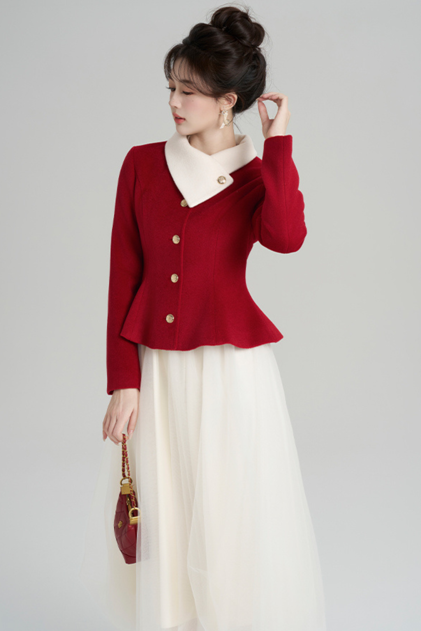 レッドウールンウエストシンチングコート+ロングドレス